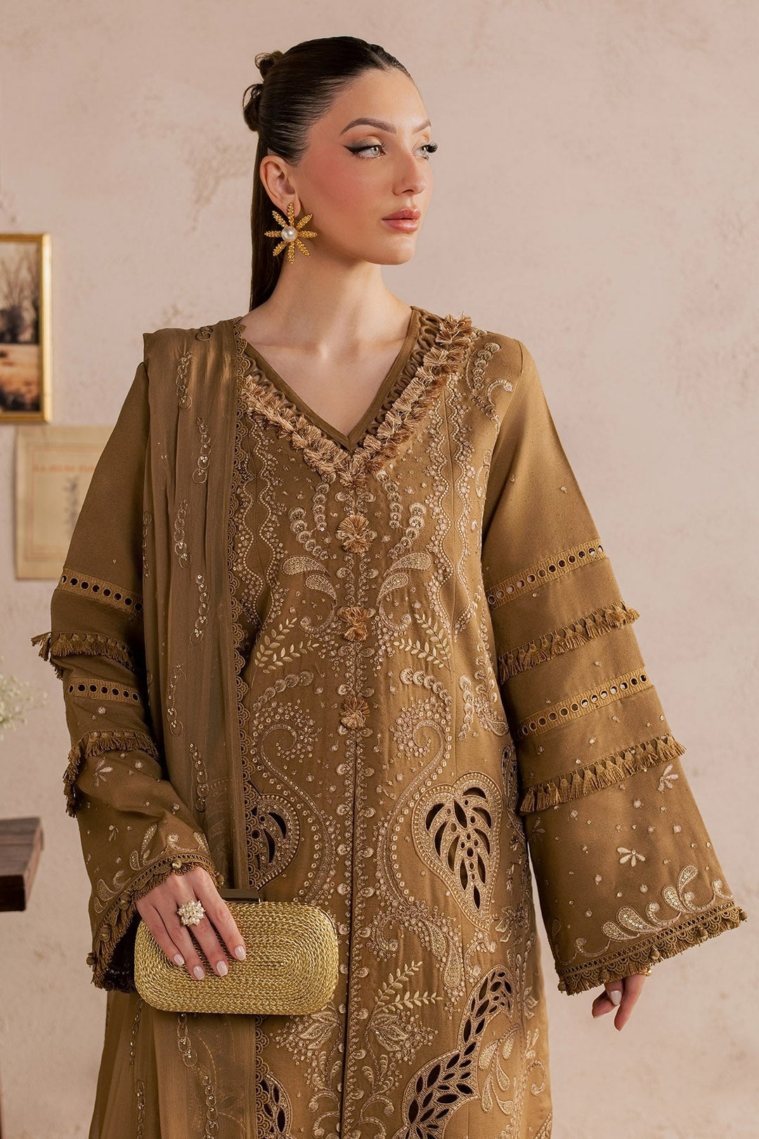 Exclusive Unstitched Karandi 3 piece