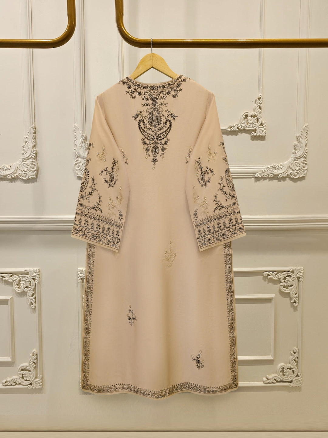 3 Piece- Pure Sheesha Silk Embroidered Suit