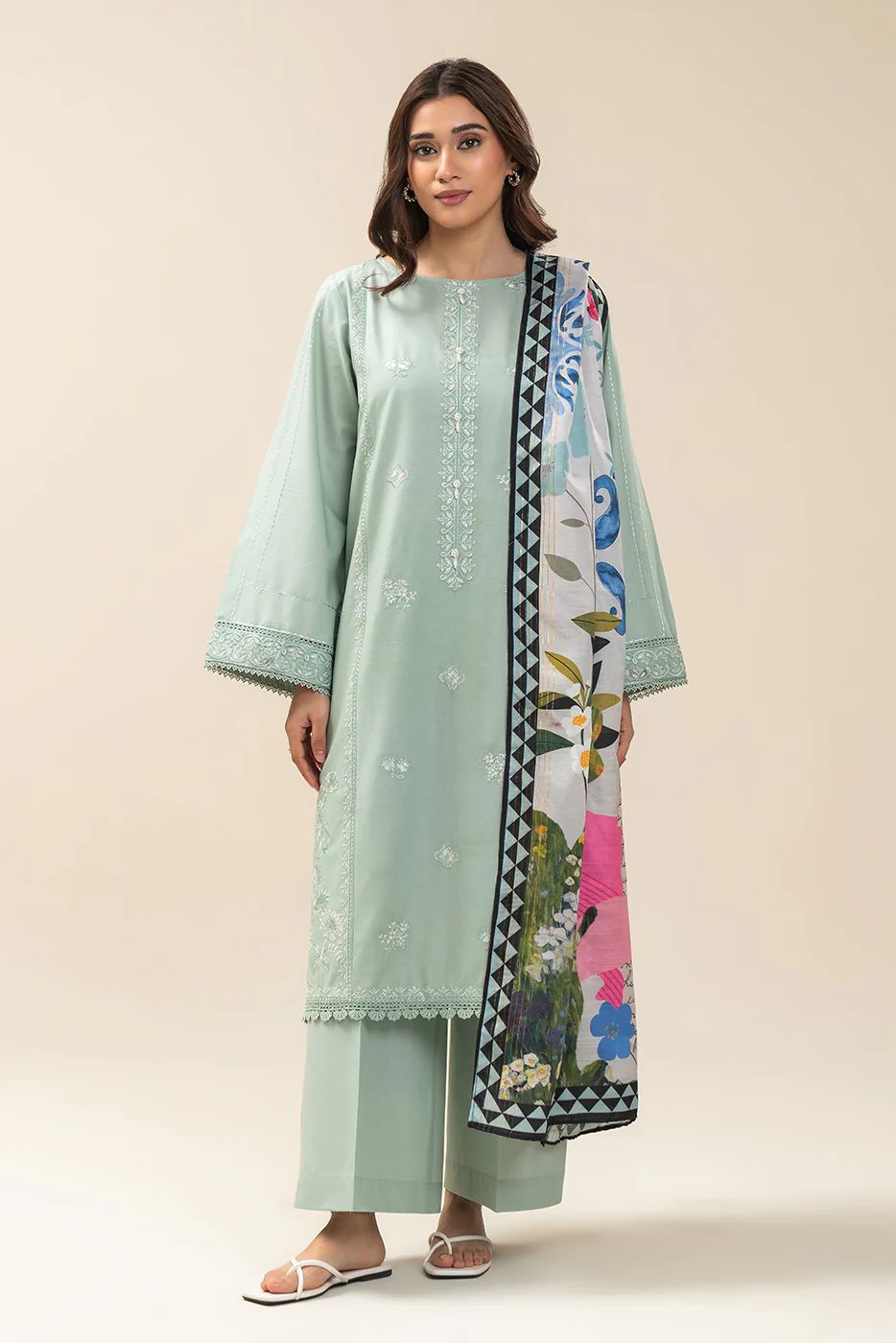 3 PIECE EMBROIDERED LAWN SUIT