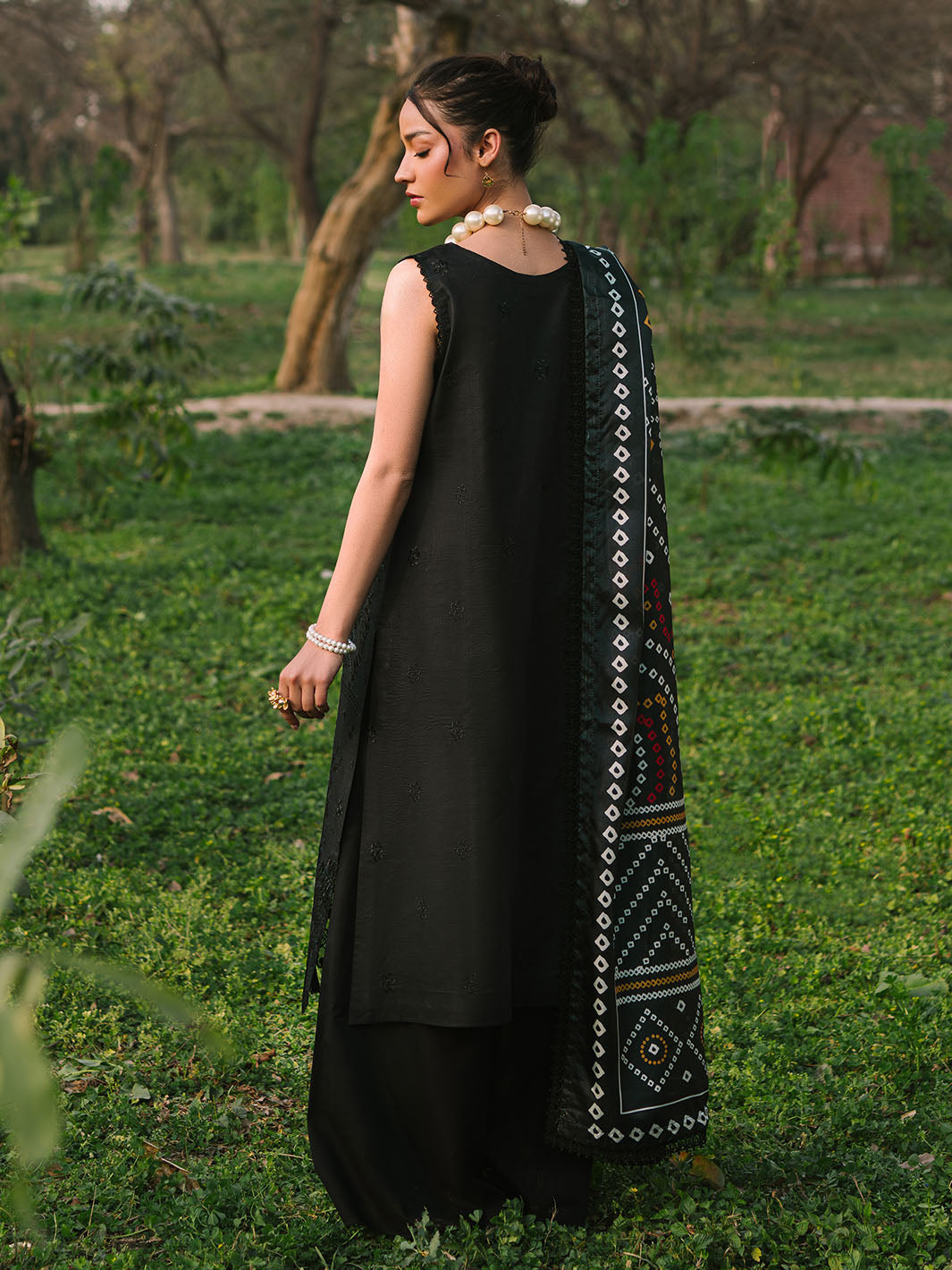 Dahlia Luxury Lawn