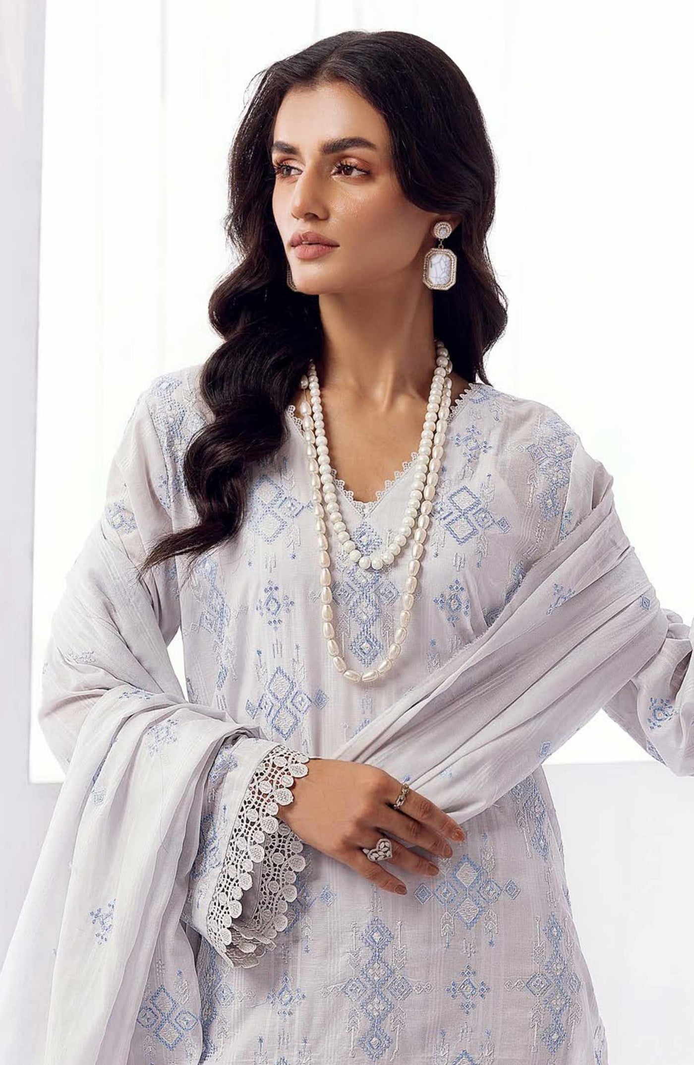 Arzoo Embroidered Slub Lawn