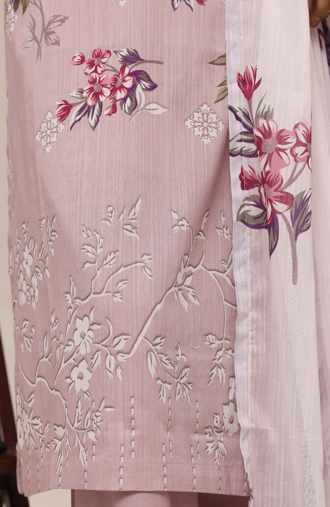 Printed Lawn Stitched 3 Piece Suit