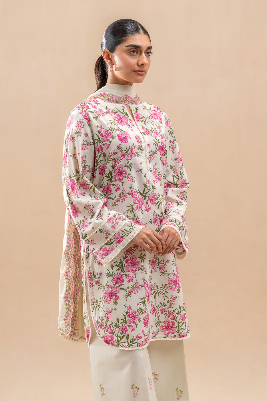 3 PIECE EMBROIDERED LAWN SUIT