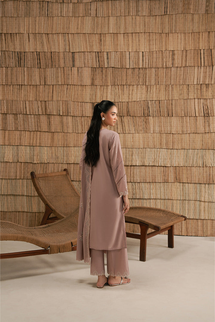 3 PIECE EMBROIDERED LAWN SUIT