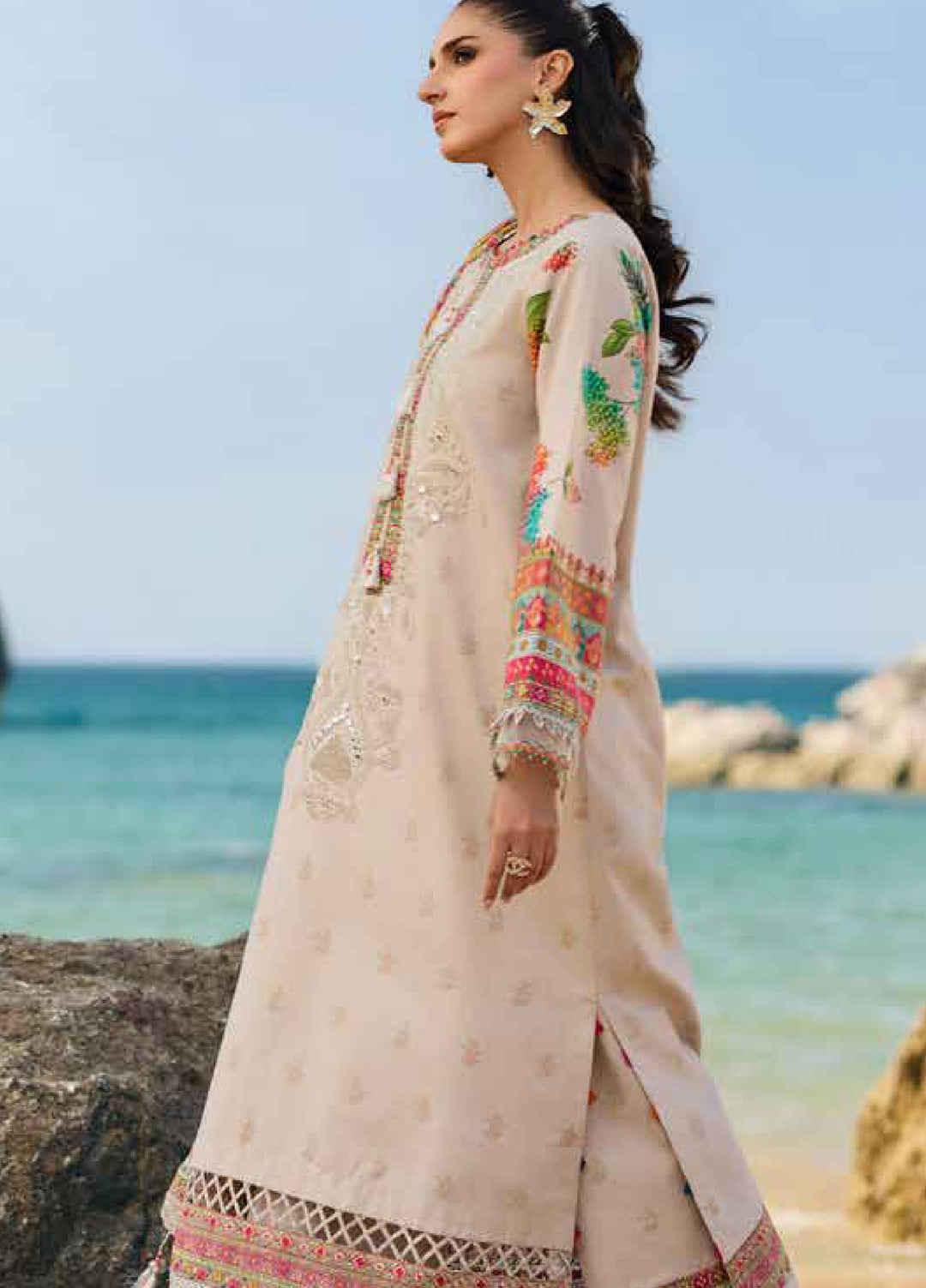 Embroidered Lawn 3 Piece Suit
