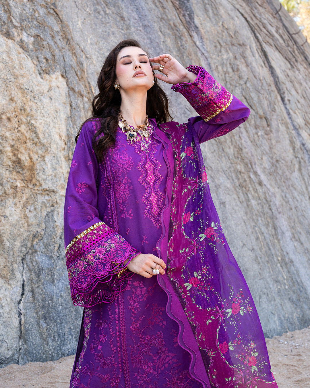 3Pc Lawn Embroidered Suit