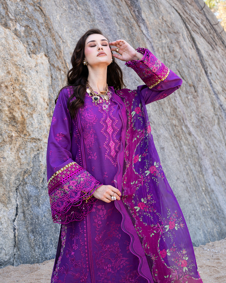 3Pc Lawn Embroidered Suit