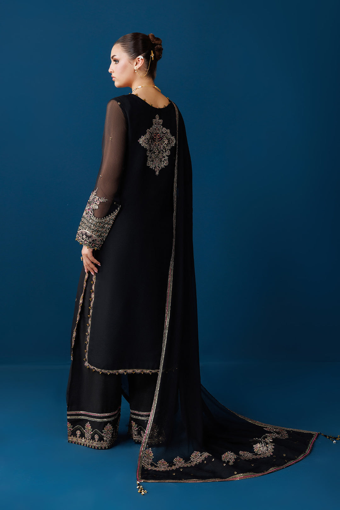 DUA Embroidered Chiﬀon Suit