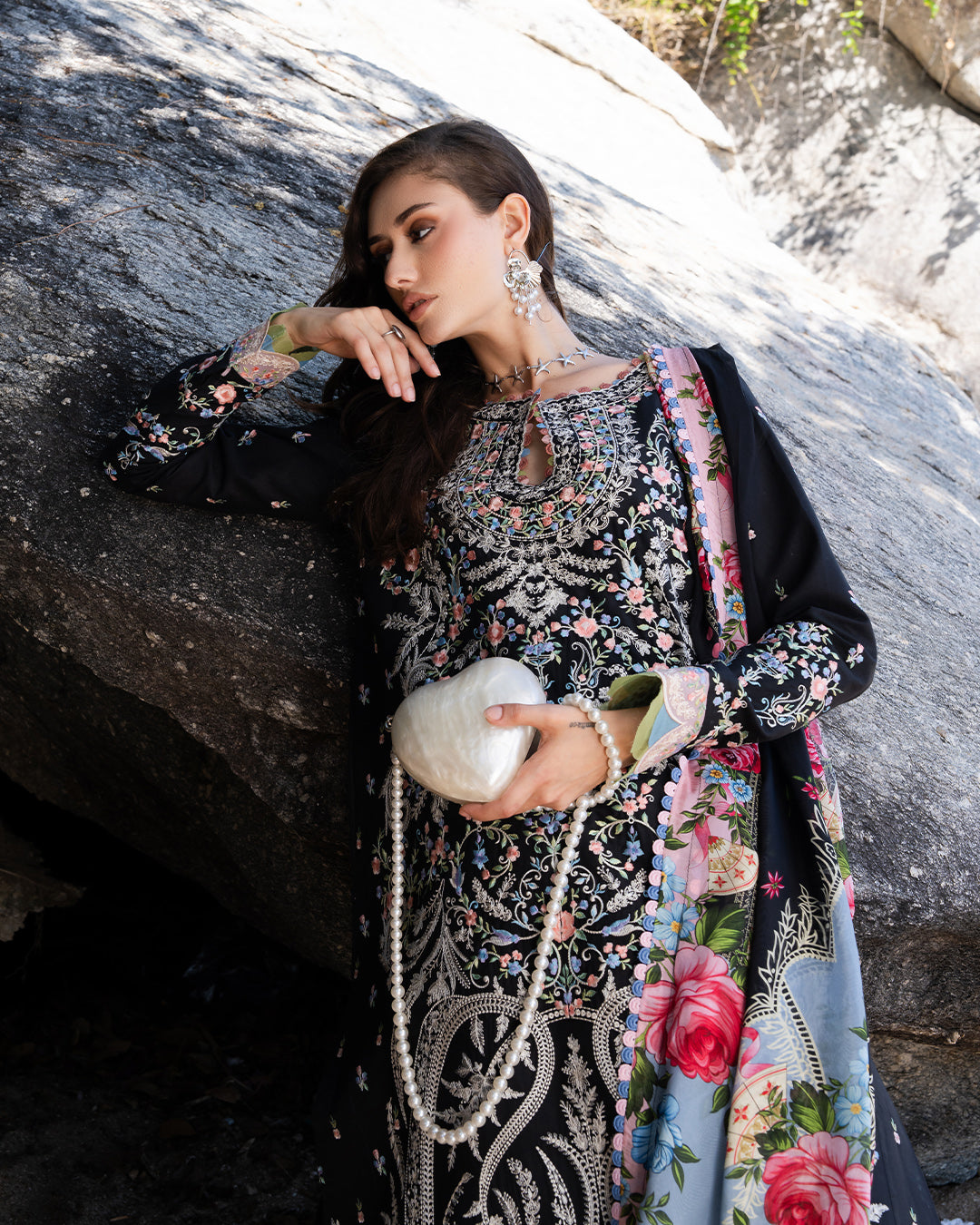 3Pc Lawn Embroidered Suit