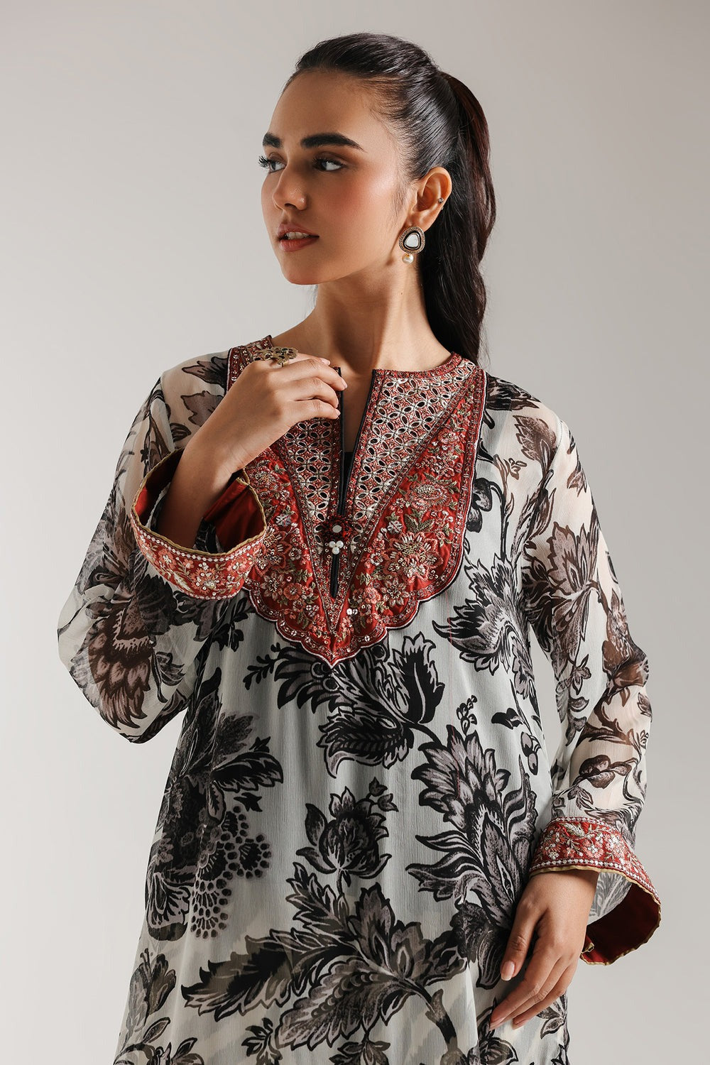 EMBROIDERED SUIT