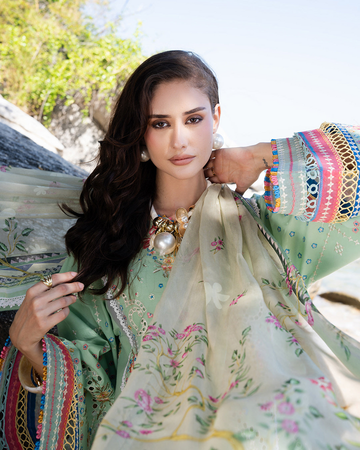 3Pc Lawn Embroidered Suit