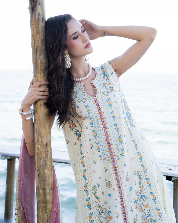 3Pc Lawn Embroidered Suit