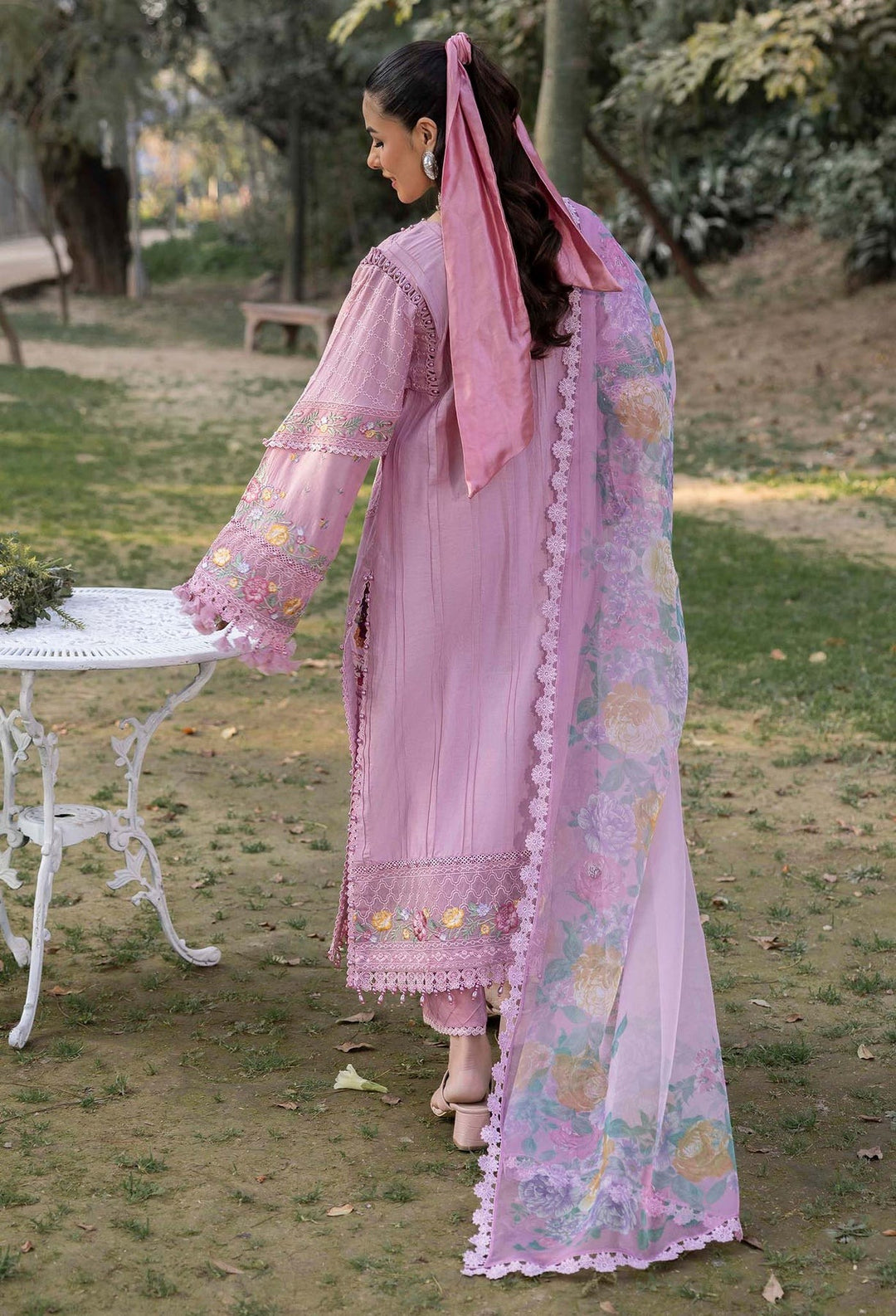 Gull Rukh Lawn