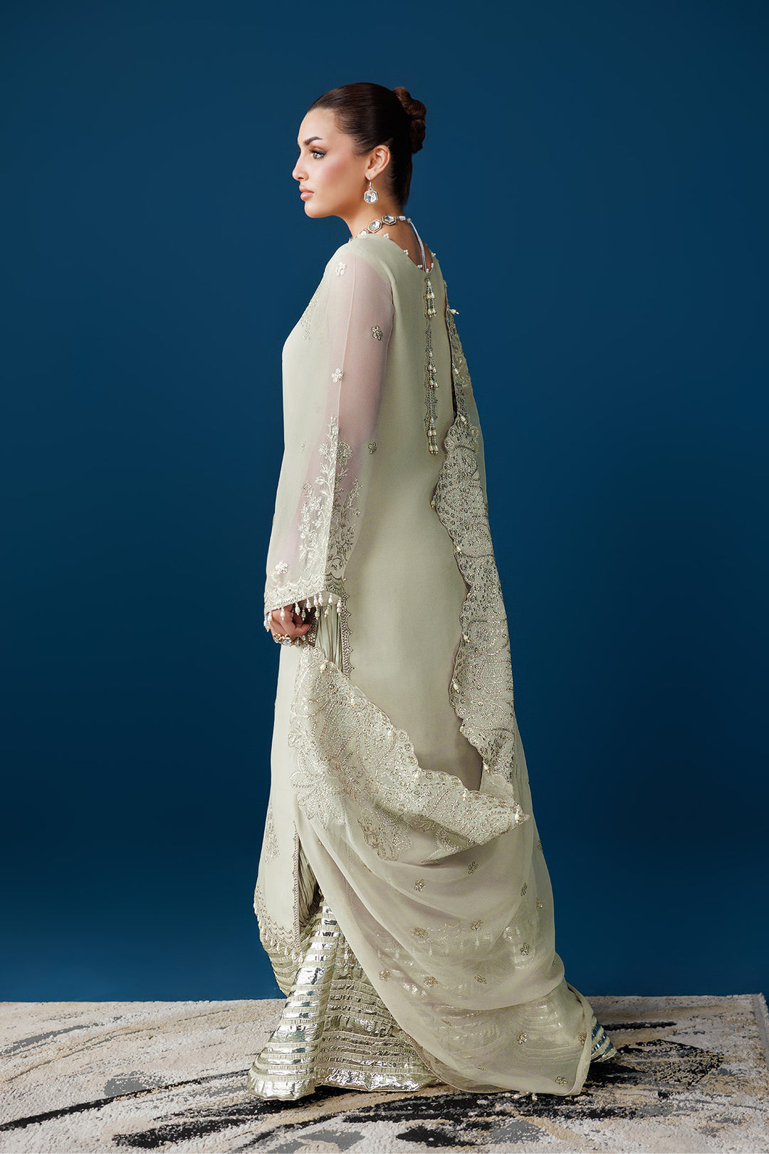 DUA Embroidered Chiﬀon Suit
