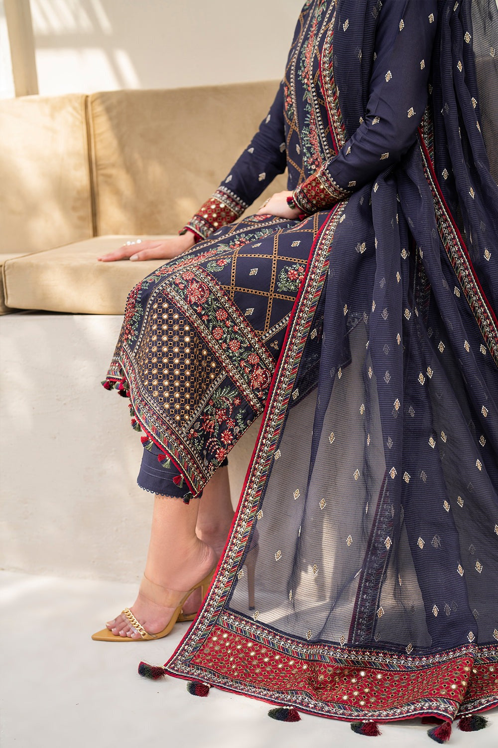 JAZMIN EMBROIDERED LAWN