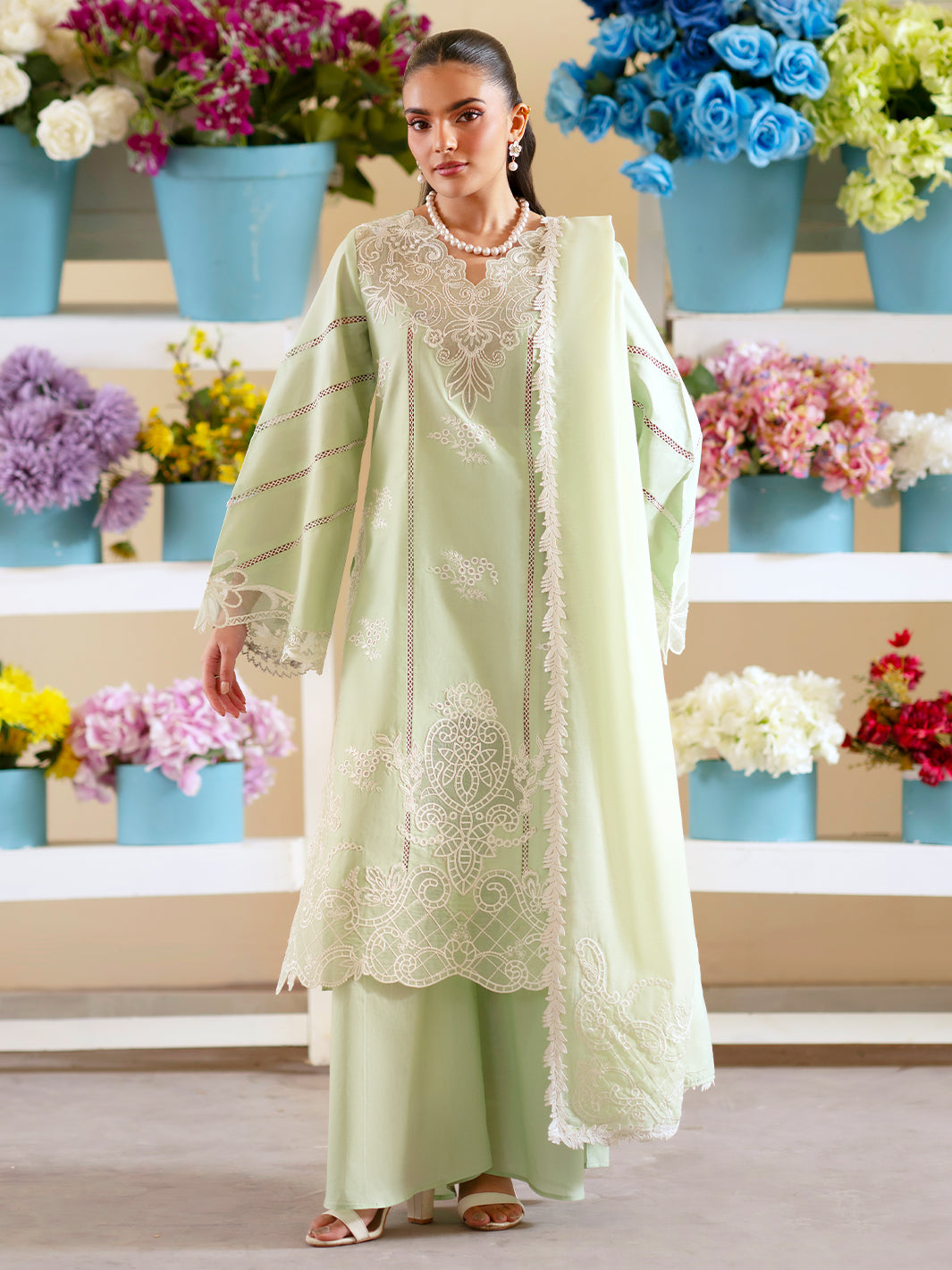 Ember 3 PC Lawn &
