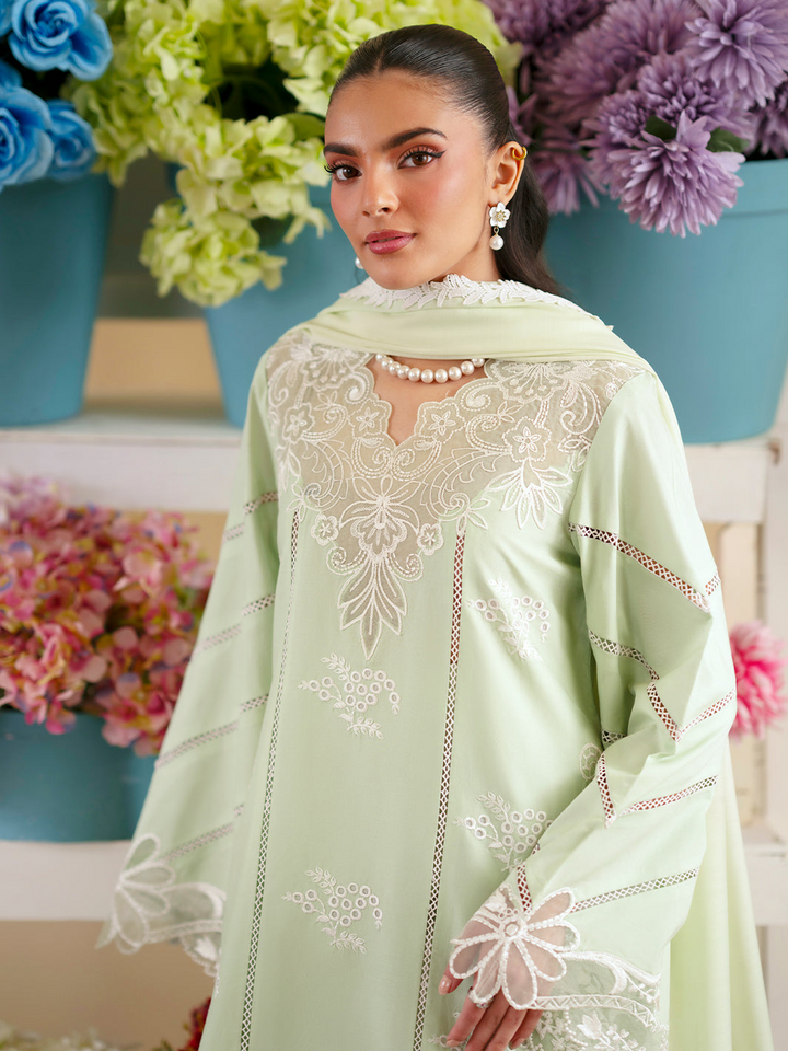 Ember 3 PC Lawn &