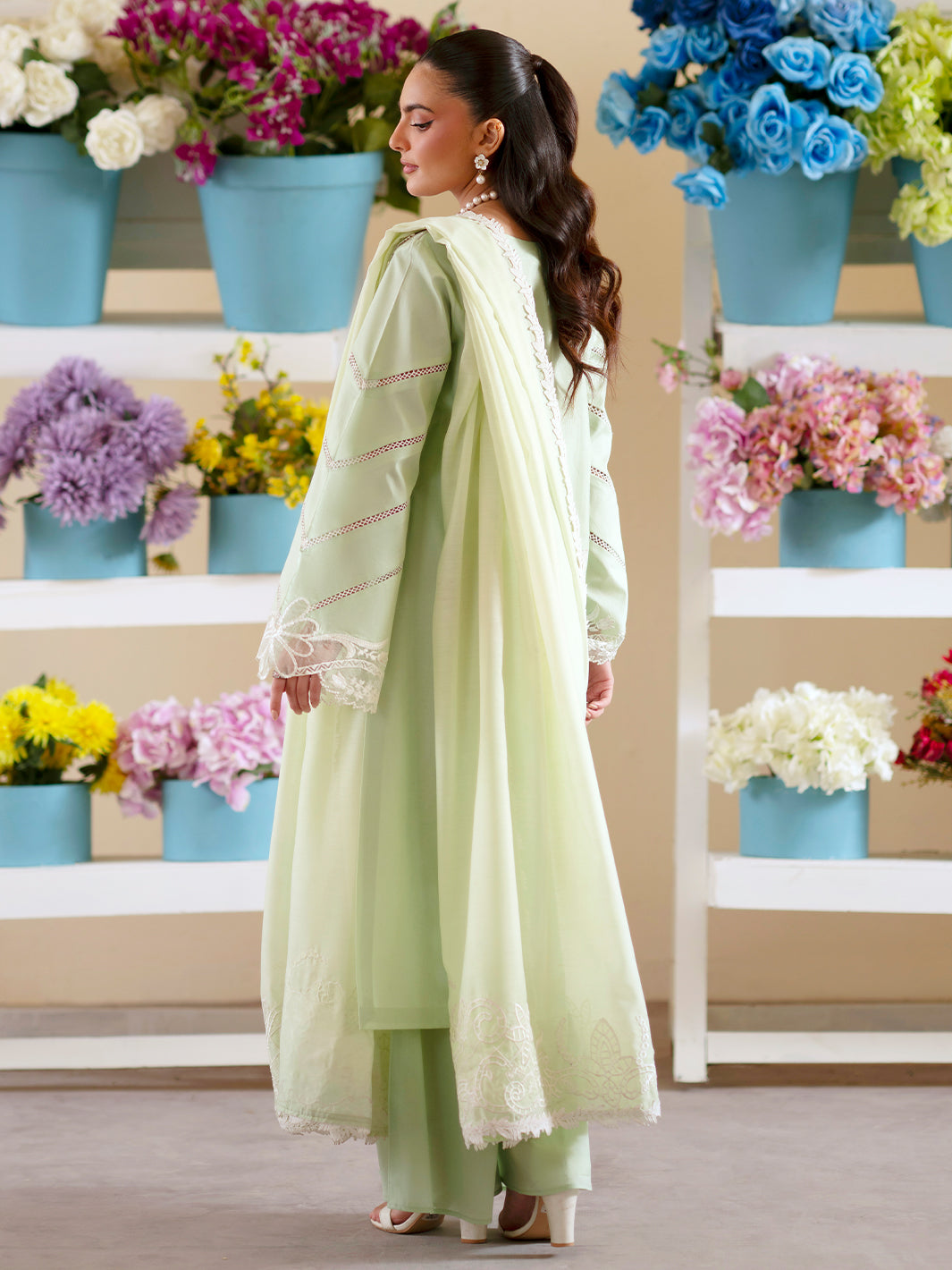 Ember 3 PC Lawn &