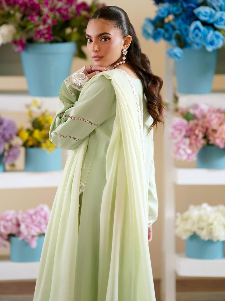 Ember 3 PC Lawn &