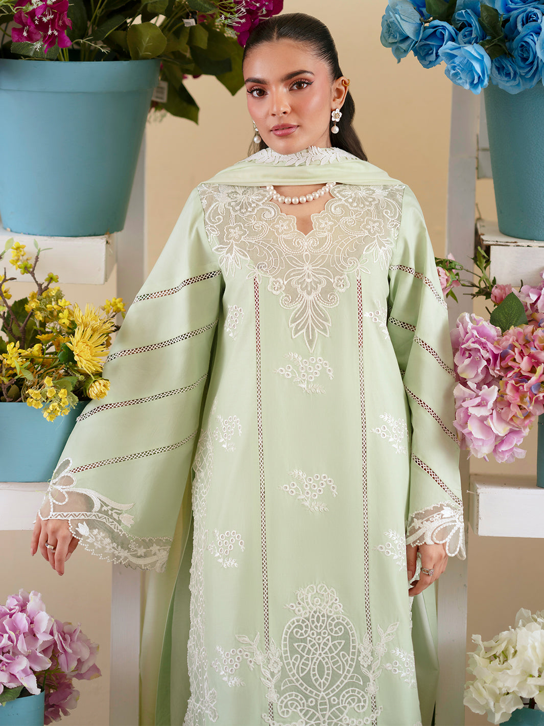 Ember 3 PC Lawn &