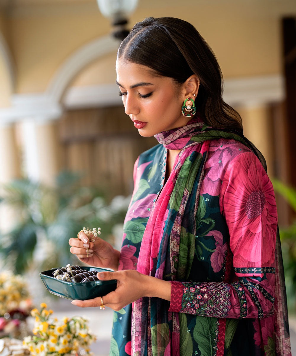 3 PIECE EMBROIDERED LAWN SUIT