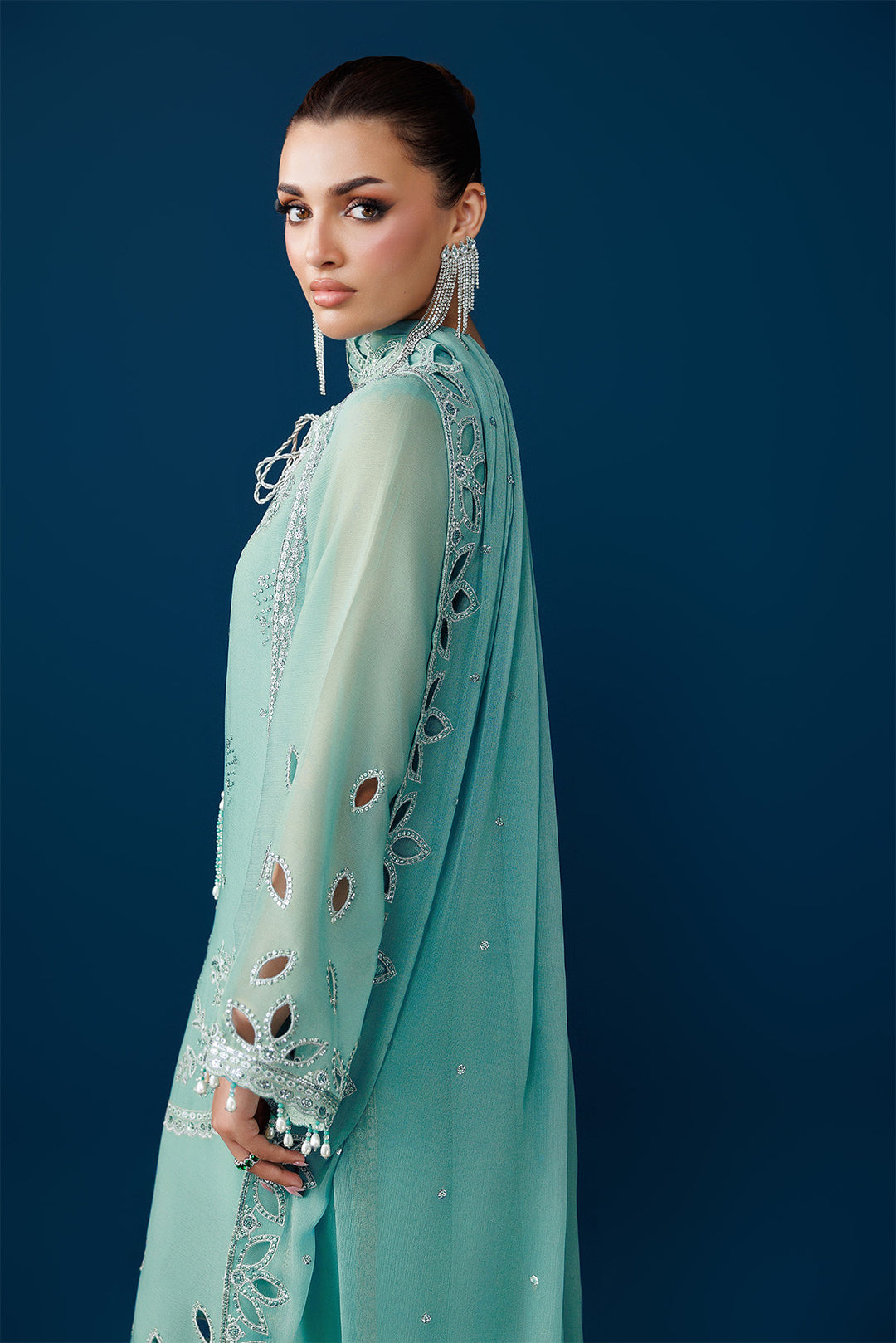 DUA Embroidered Chiﬀon Suit