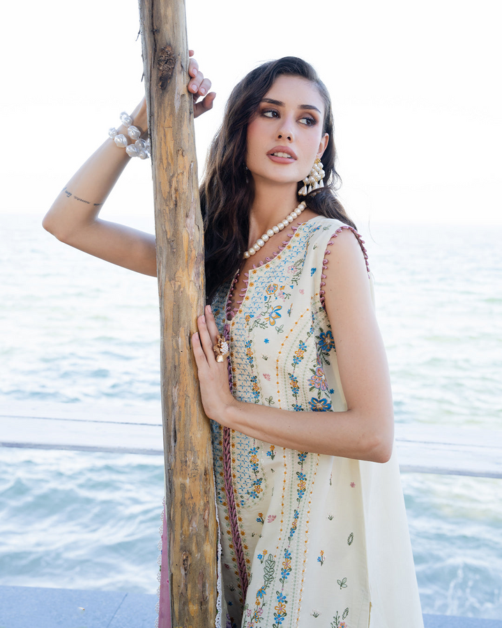 3Pc Lawn Embroidered Suit