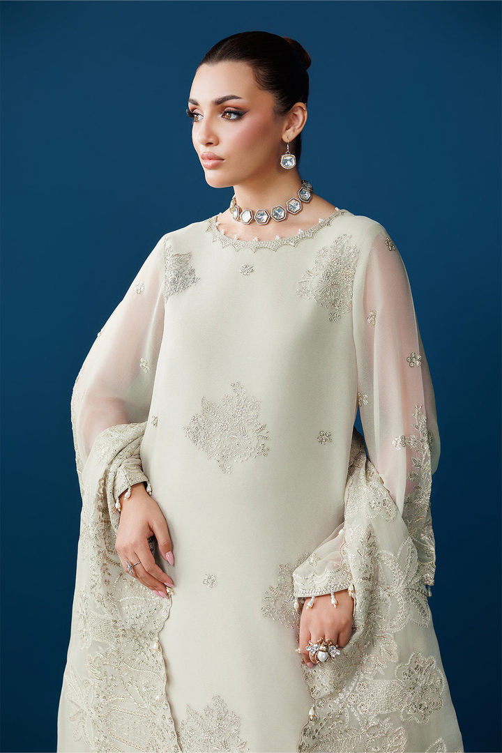 DUA Embroidered Chiﬀon Suit