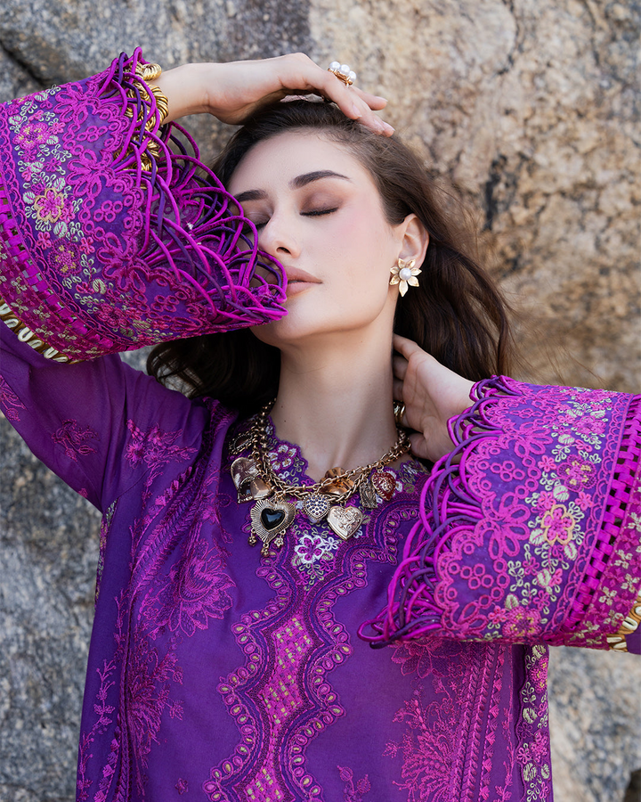 3Pc Lawn Embroidered Suit