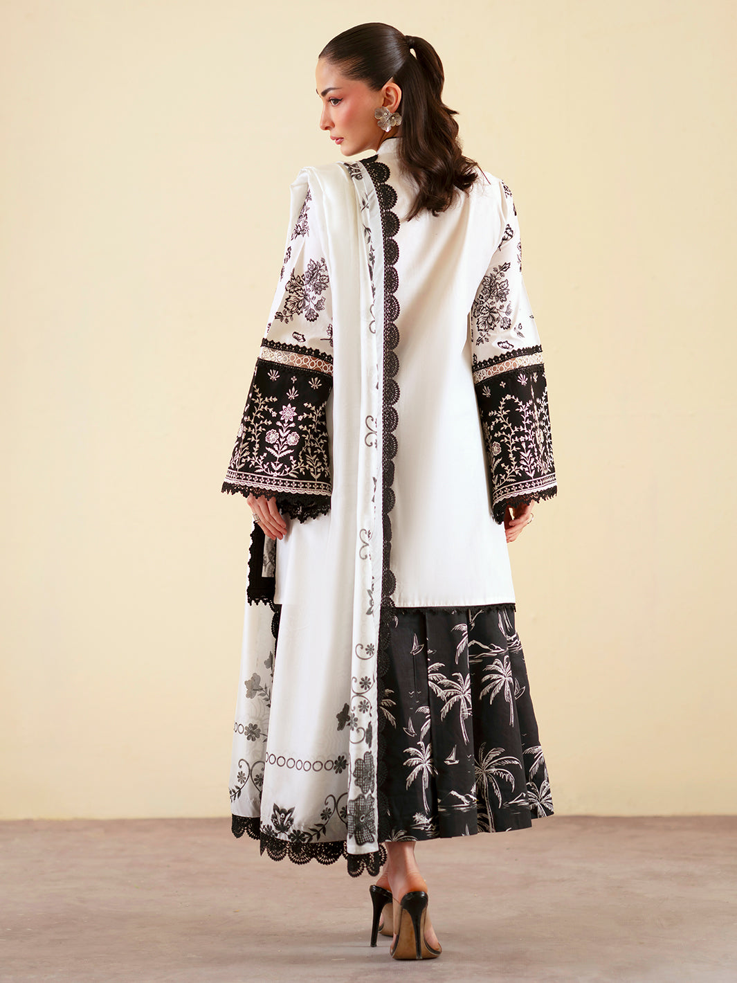 Ember 3 PC Lawn &