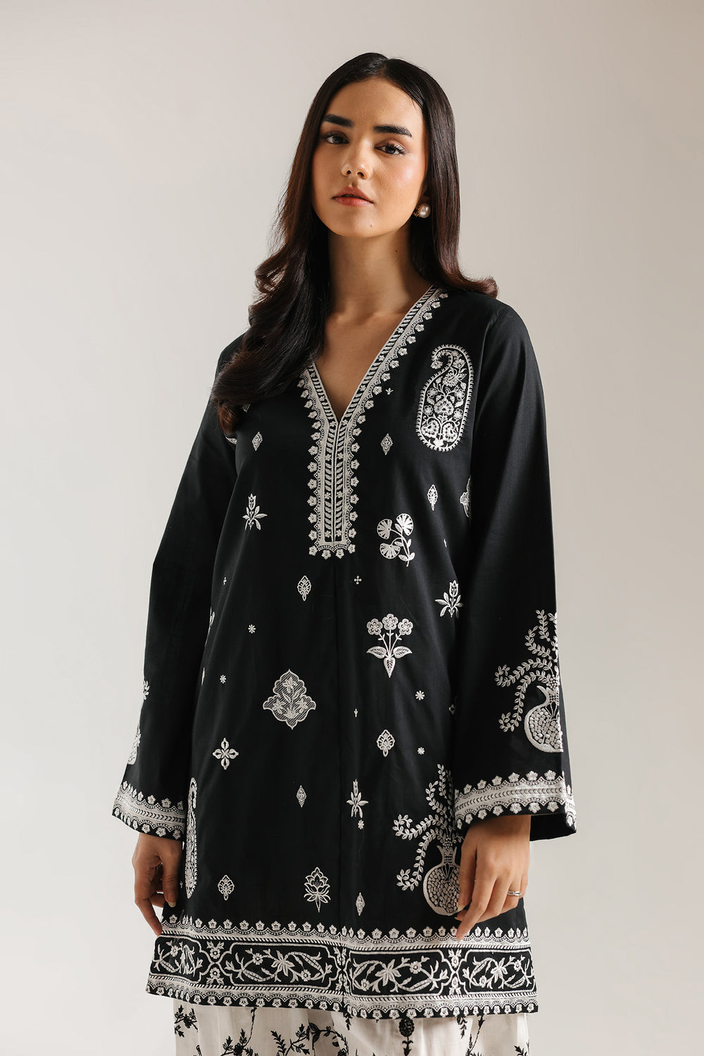 EMBROIDERED SUIT