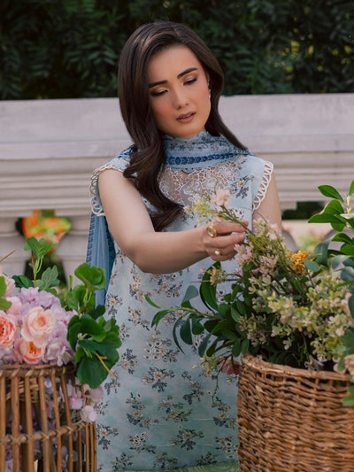 Ivy Bloom Lawn