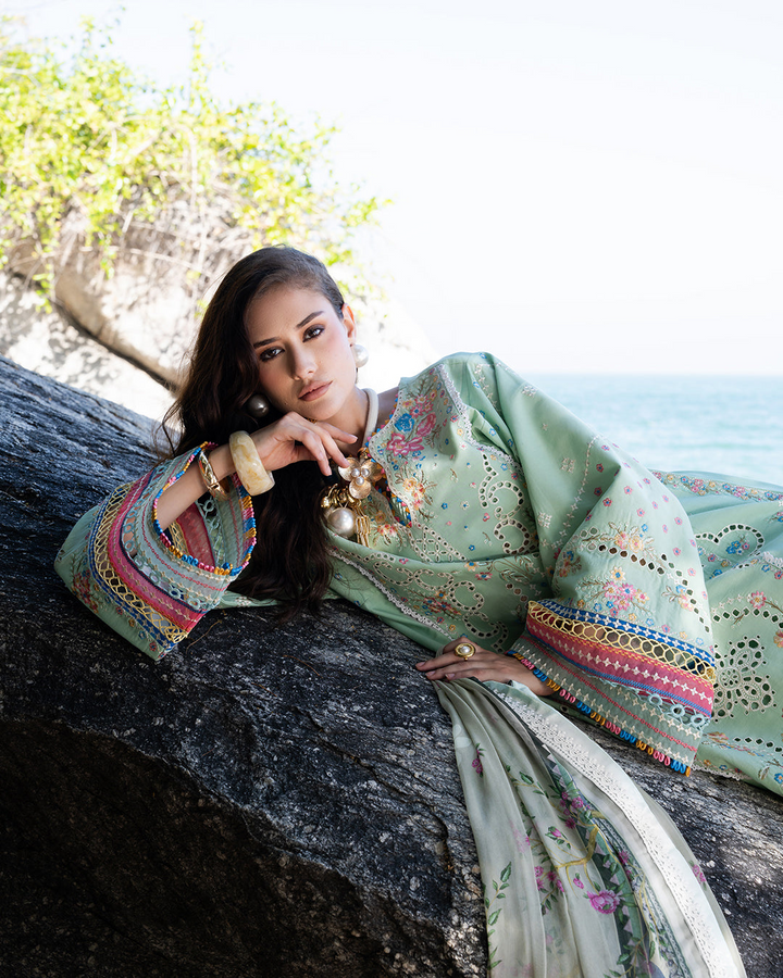 3Pc Lawn Embroidered Suit