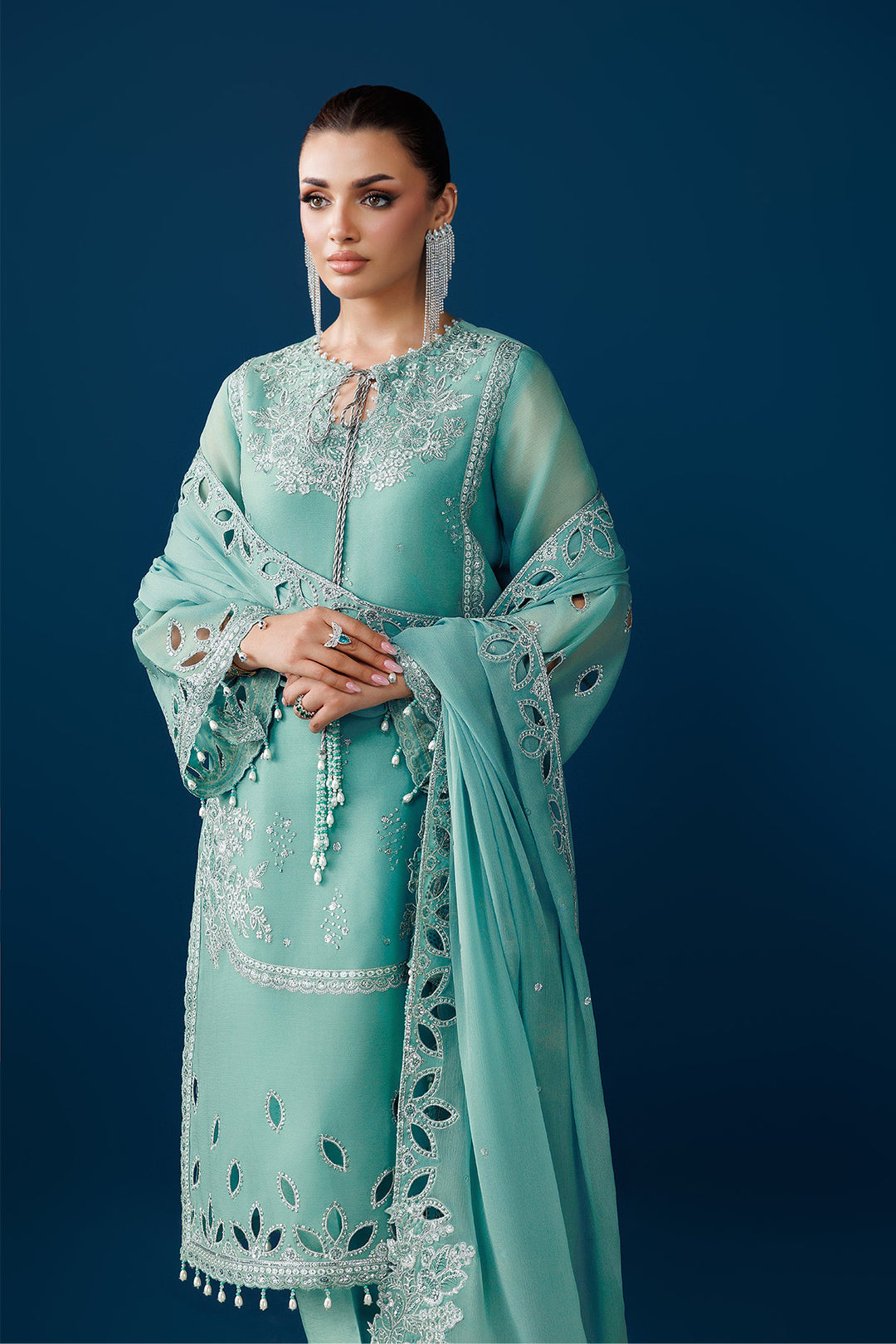 DUA Embroidered Chiﬀon Suit