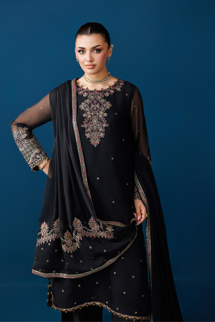 DUA Embroidered Chiﬀon Suit