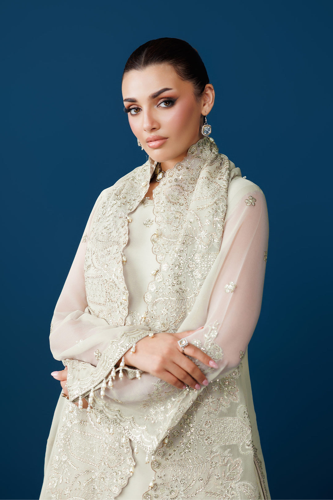 DUA Embroidered Chiﬀon Suit