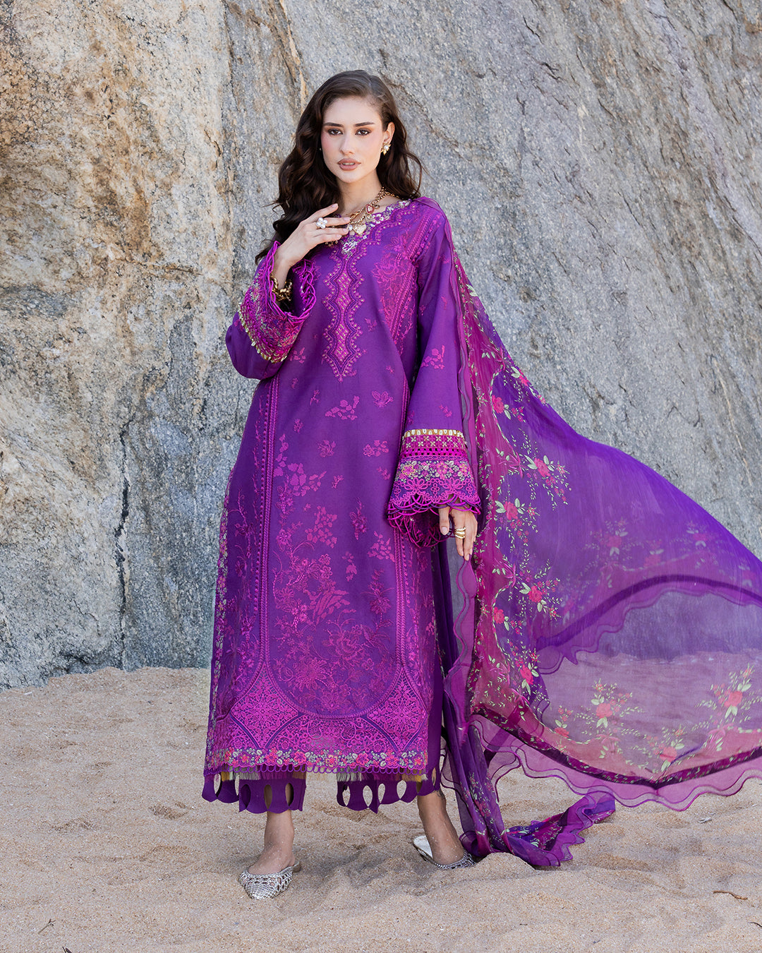 3Pc Lawn Embroidered Suit
