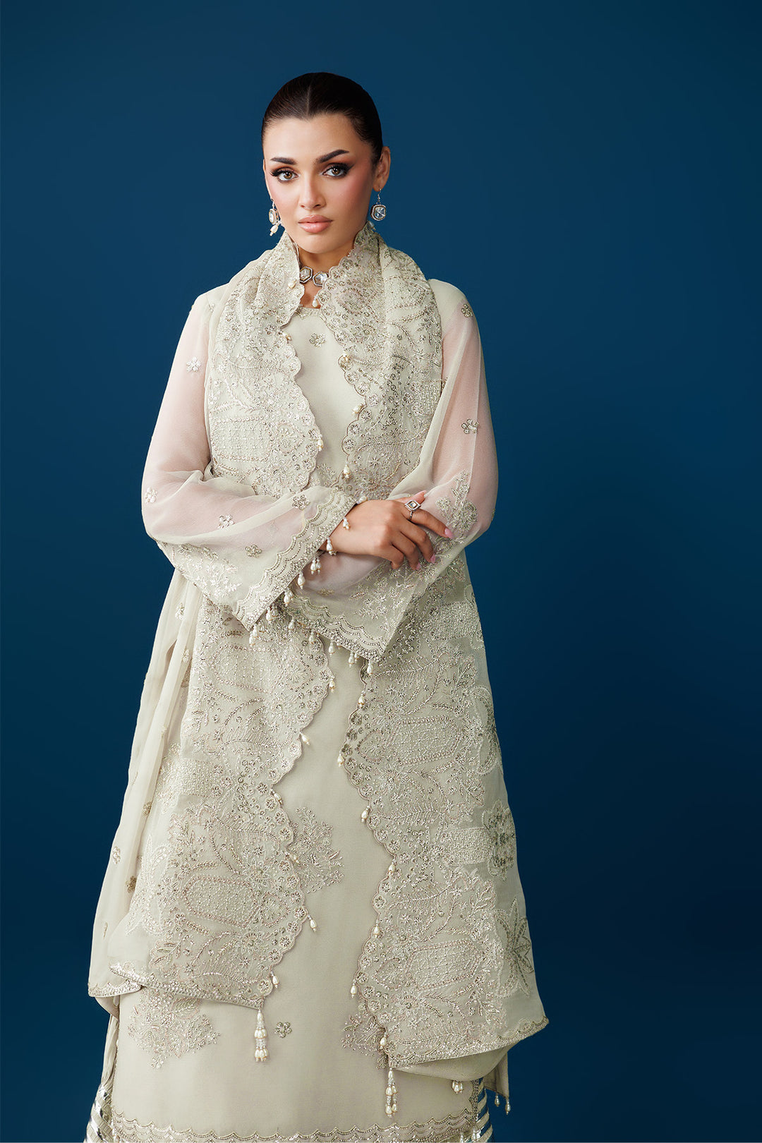 DUA Embroidered Chiﬀon Suit