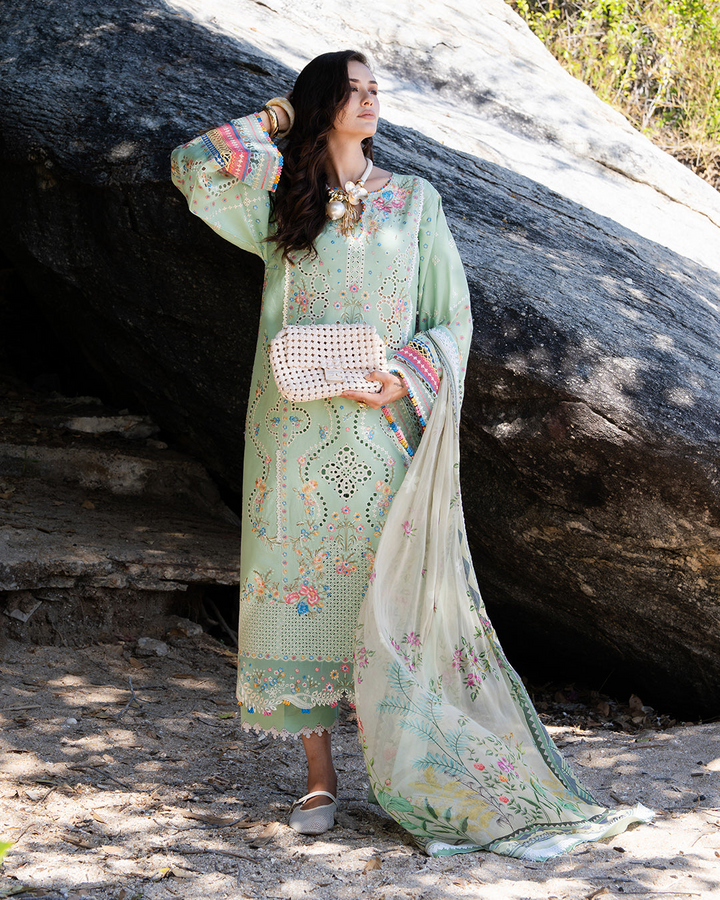 3Pc Lawn Embroidered Suit
