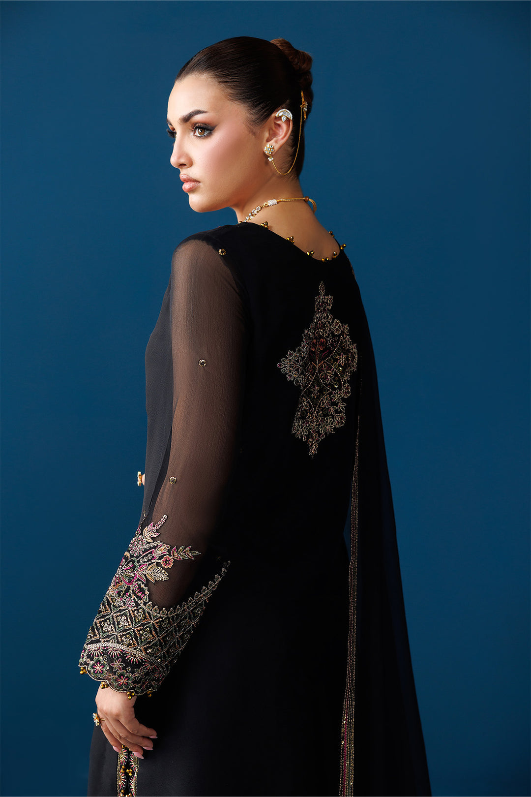 DUA Embroidered Chiﬀon Suit