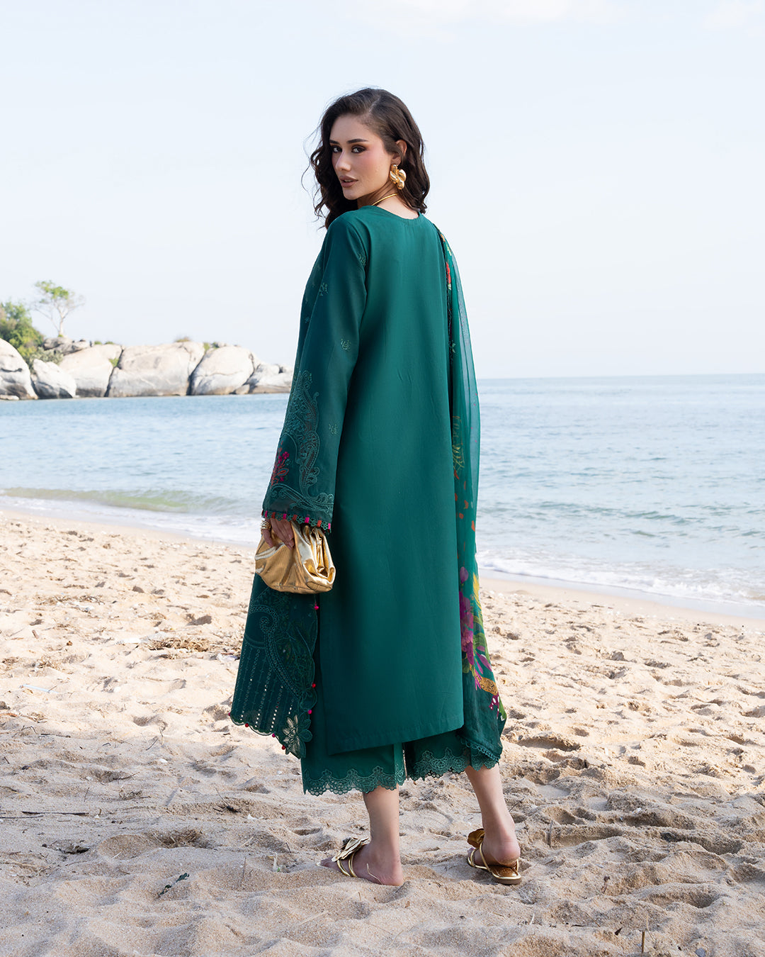 3Pc Lawn Embroidered Suit