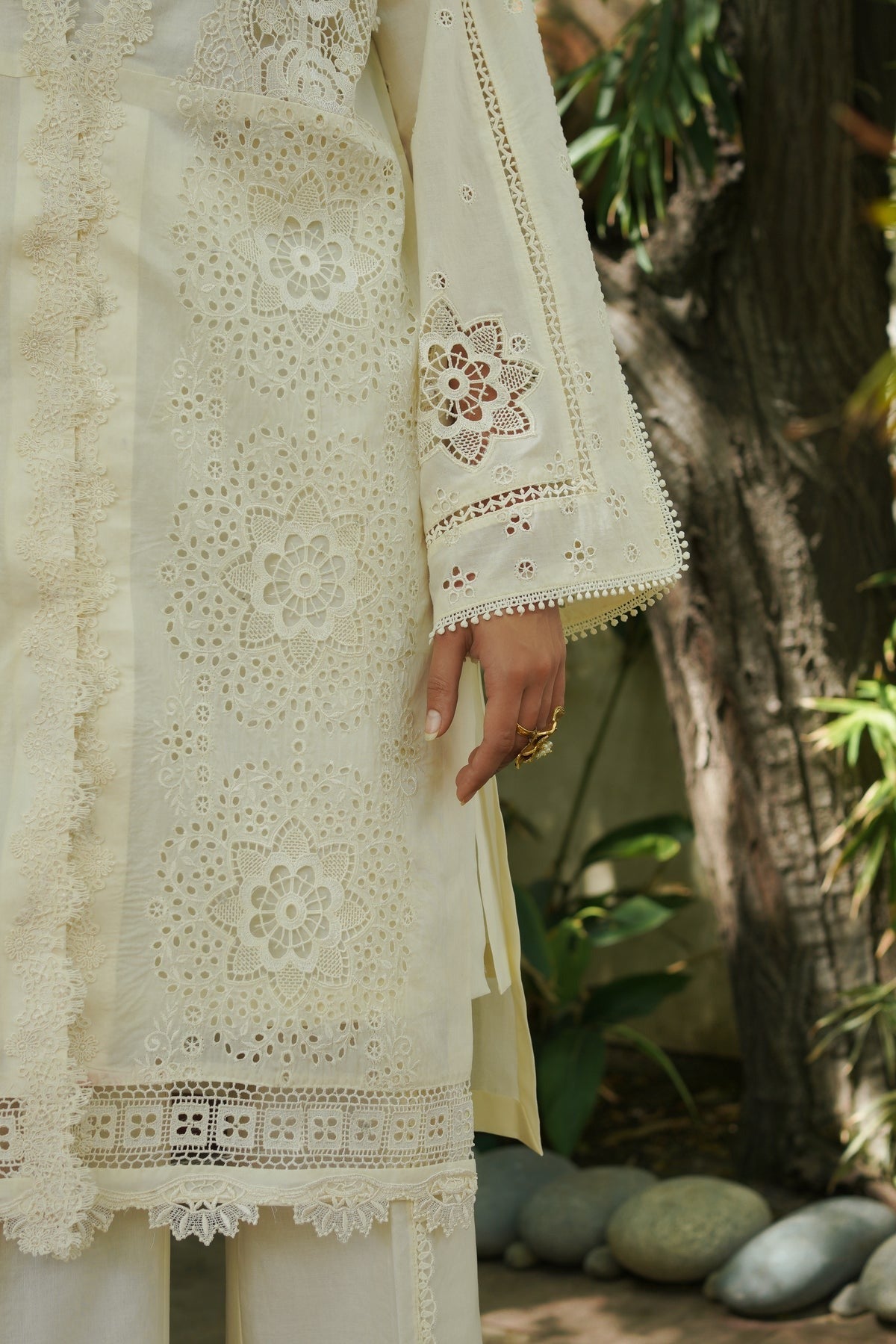 Manara  Luxury Lawn - Motia