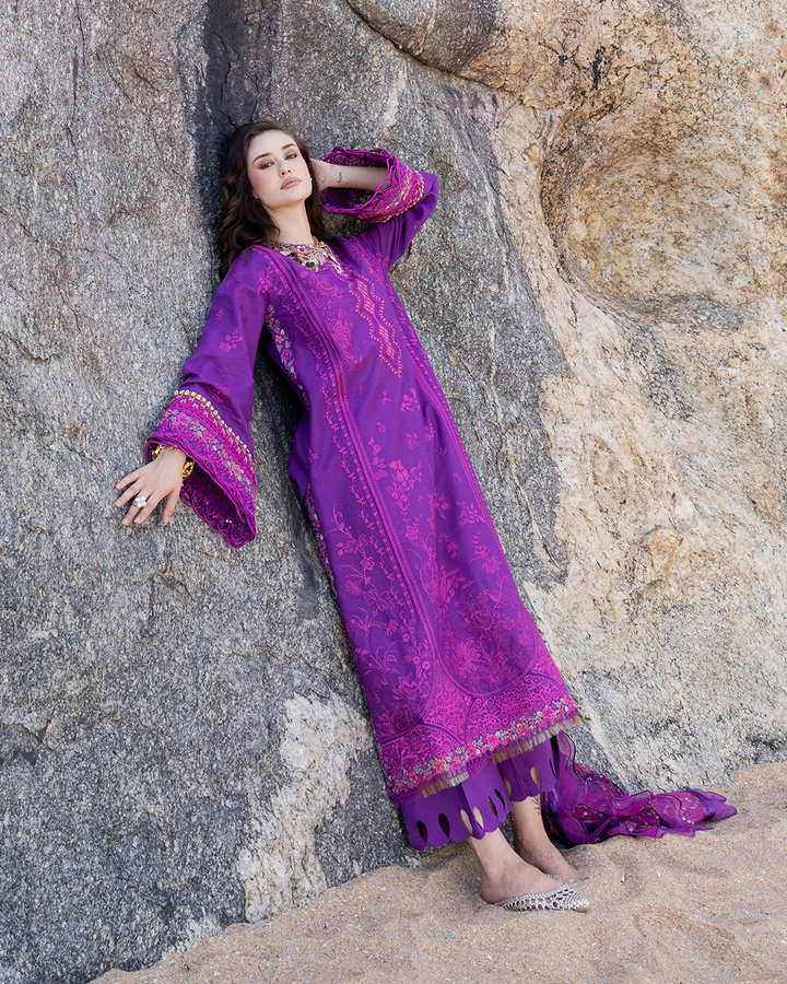 3Pc Lawn Embroidered Suit