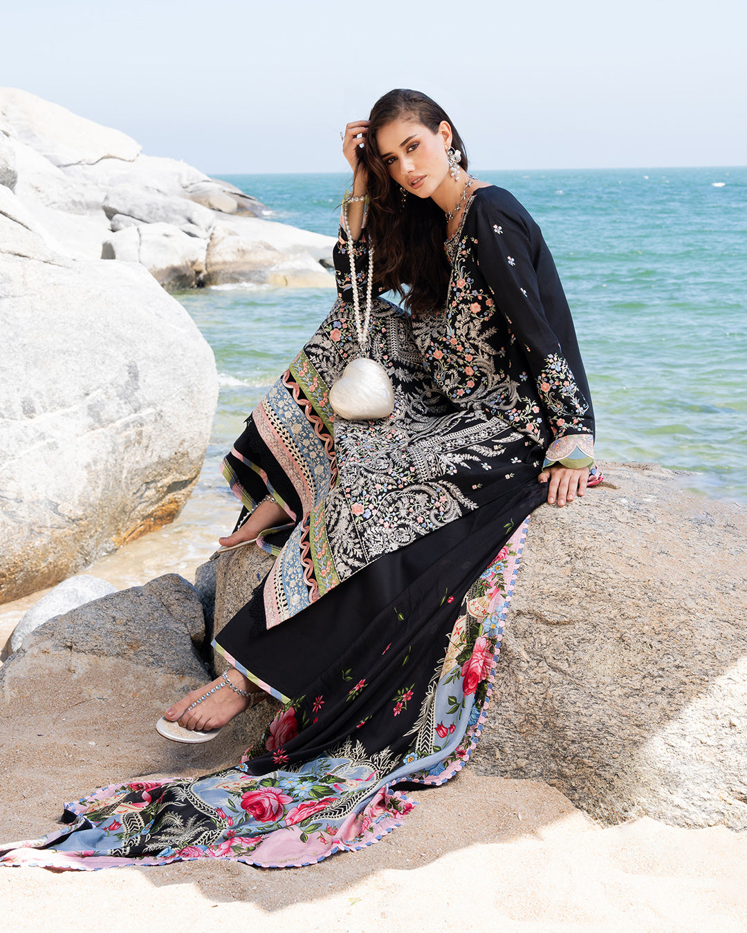 3Pc Lawn Embroidered Suit