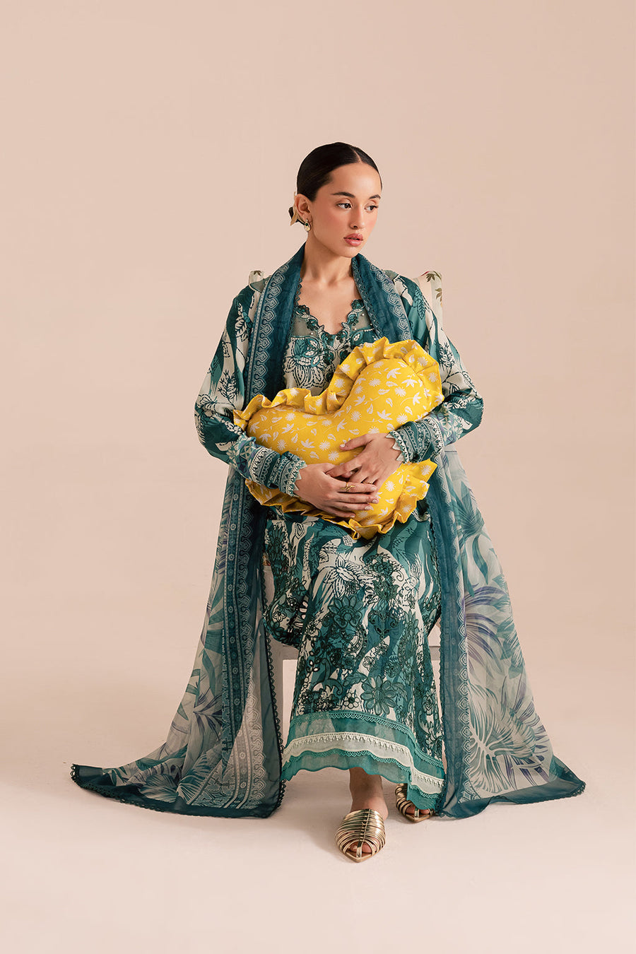 Embroidered lawn 3pc