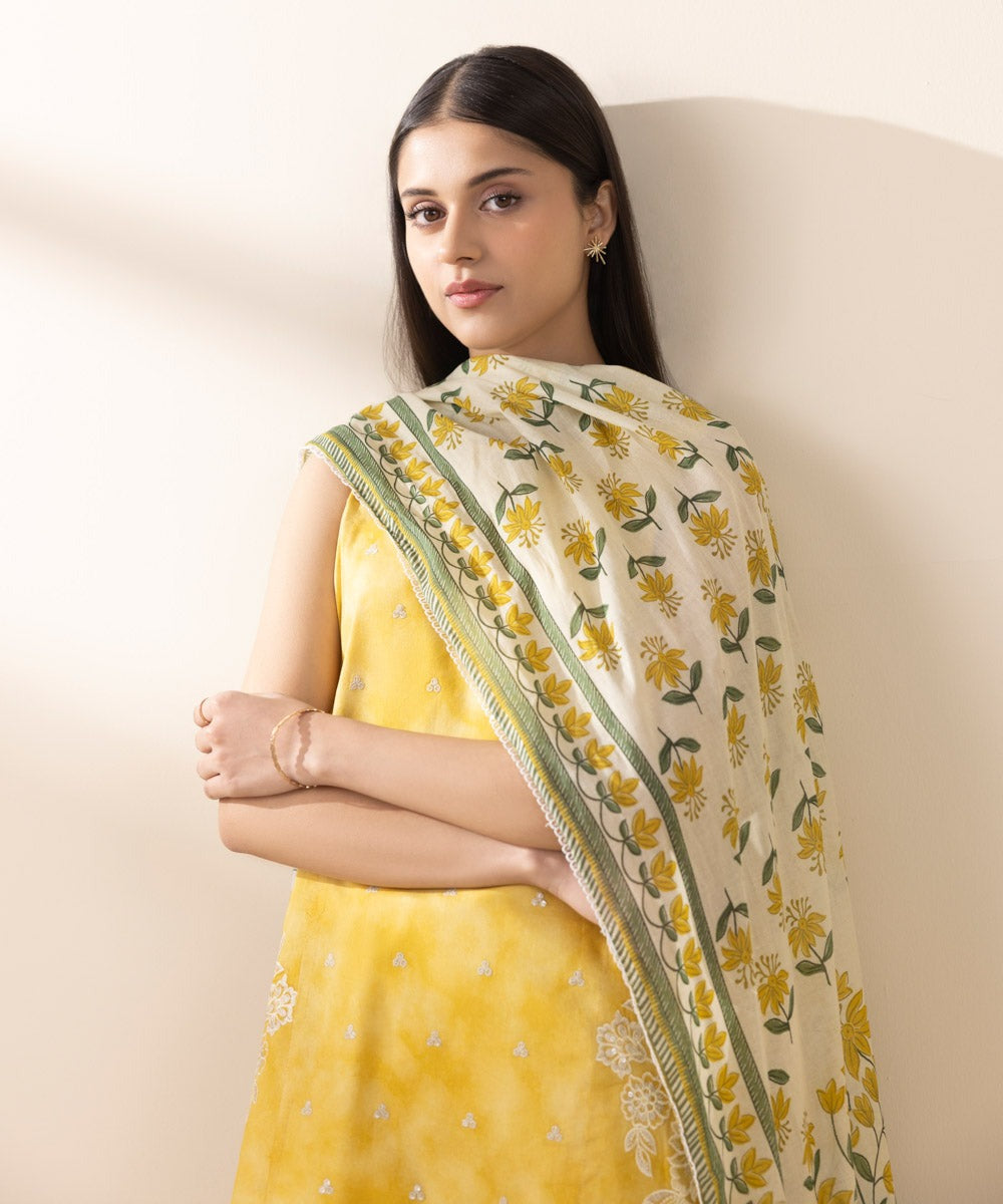 3 PIECE EMBROIDERED LAWN SUIT