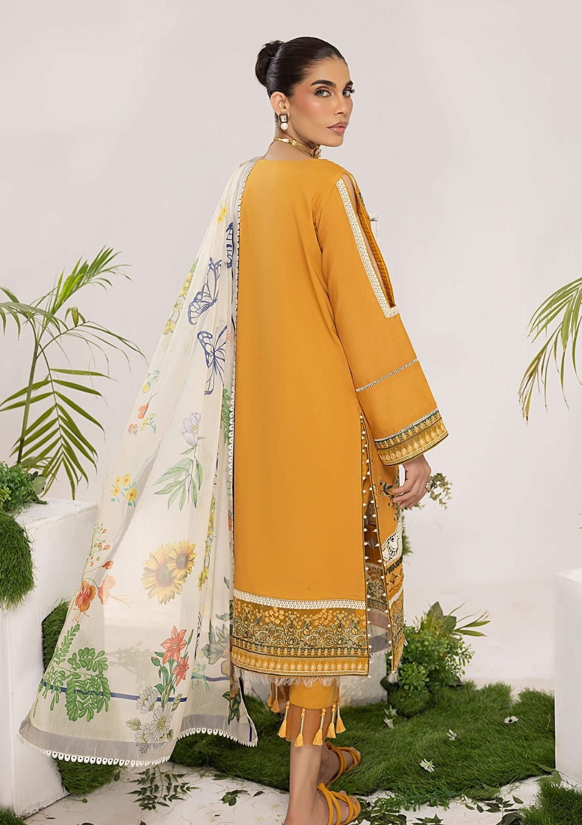 Asifa & Nabeel Aleyna Embroidered Lawn ALV-12