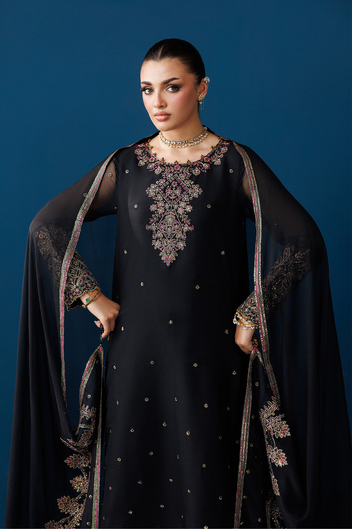 DUA Embroidered Chiﬀon Suit