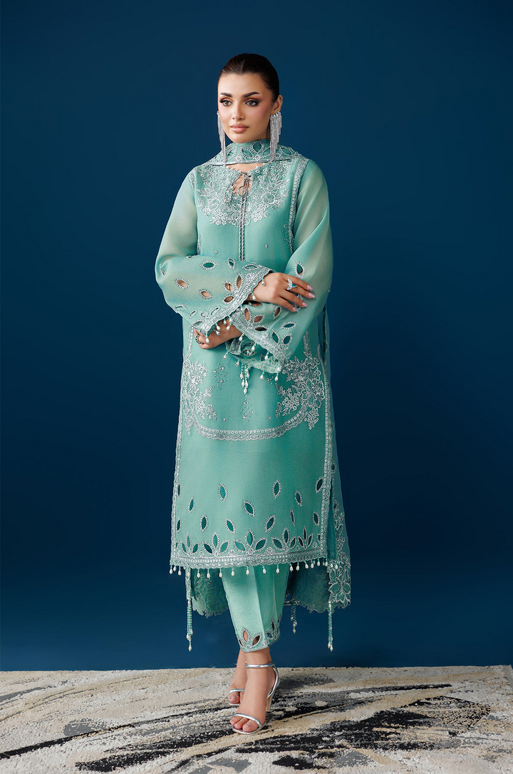 DUA Embroidered Chiﬀon Suit