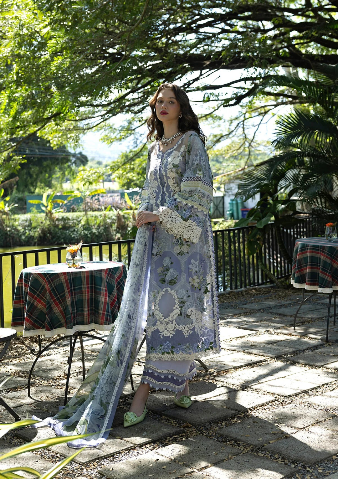 SIGNATURE - EMBROIDERED PRINTS COLLECTION